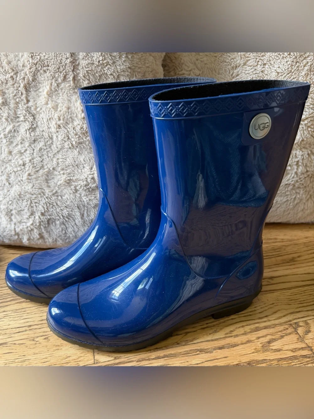 UGG Women’s 10 Blue Glossy Rubber Rain Boots Waterproof Made in USA Mid Calf